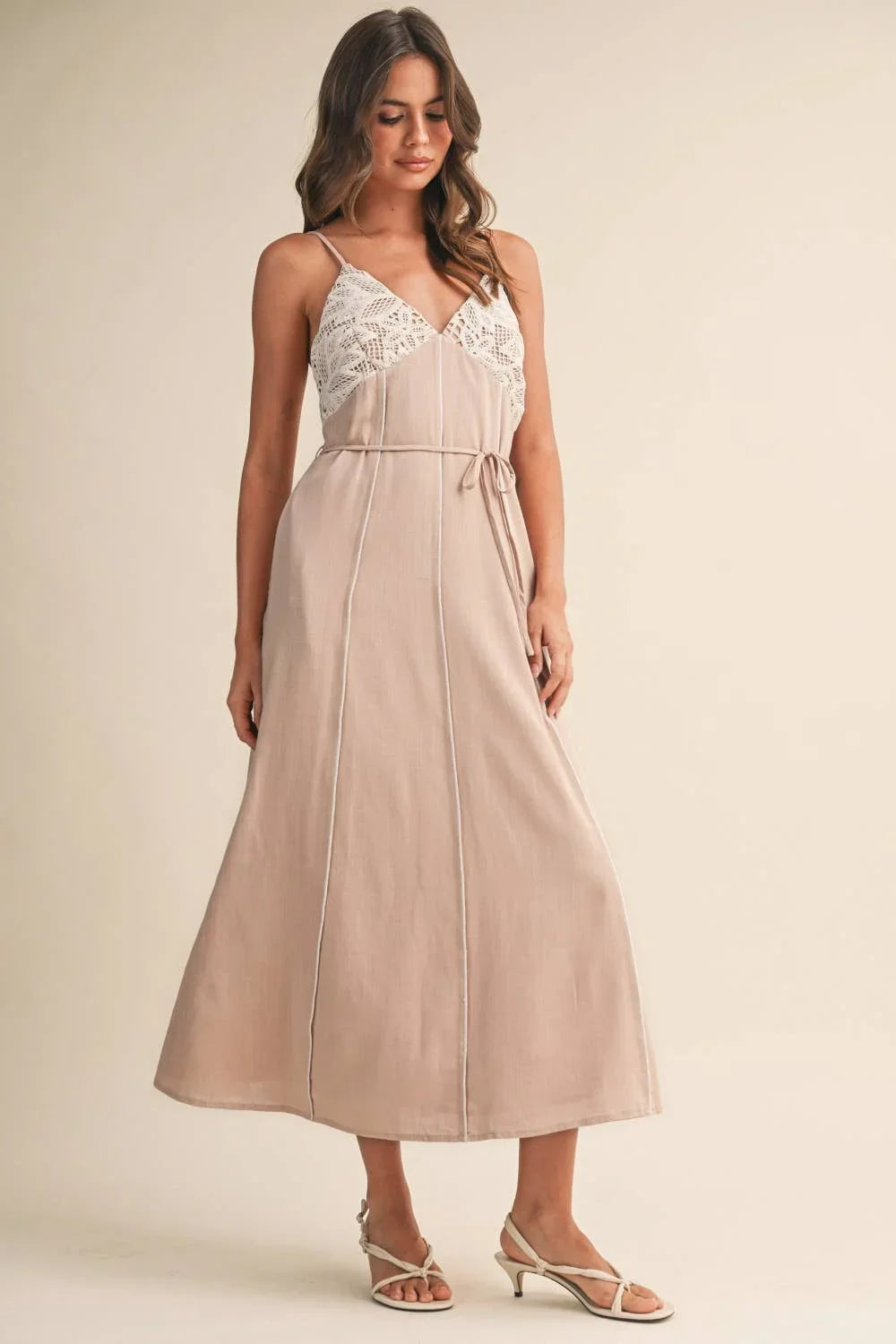 EMBROIDERED CONTRAST MIDI DRESS
