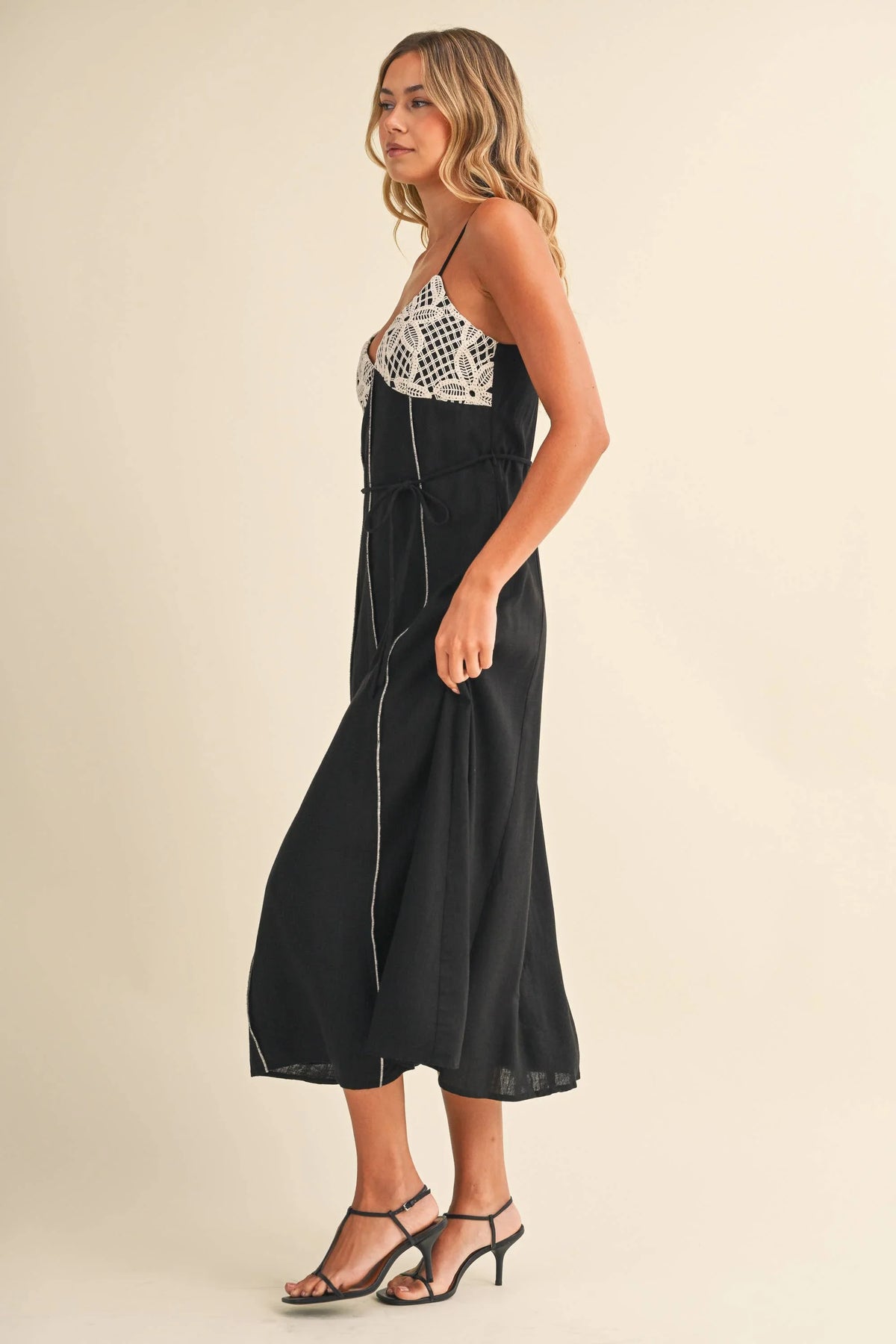 EMBROIDERED CONTRAST MIDI DRESS