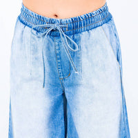 WIDE LEG PULL ON STYLE JEANS
