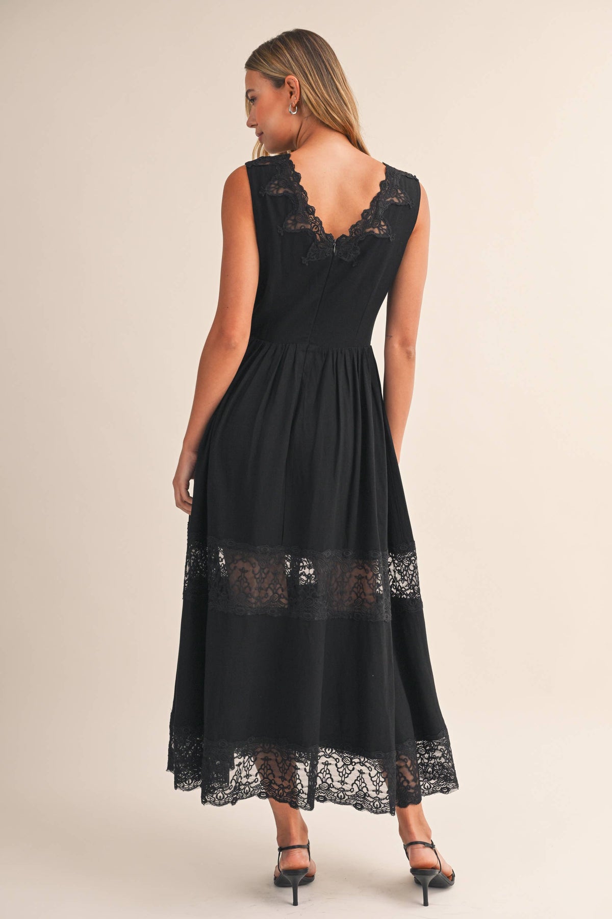 LACE PANEL DETAILED SLEEVELESS V NECK MIDI DRESS