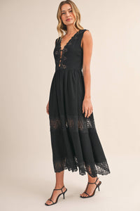 LACE PANEL DETAILED SLEEVELESS V NECK MIDI DRESS