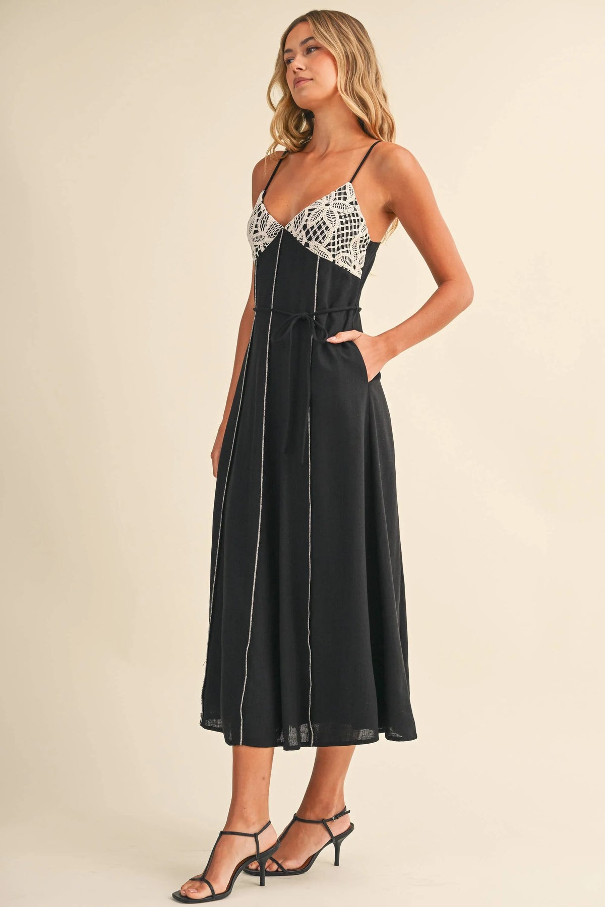 EMBROIDERED CONTRAST MIDI DRESS