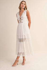 LACE PANEL DETAILED SLEEVELESS V NECK MIDI DRESS
