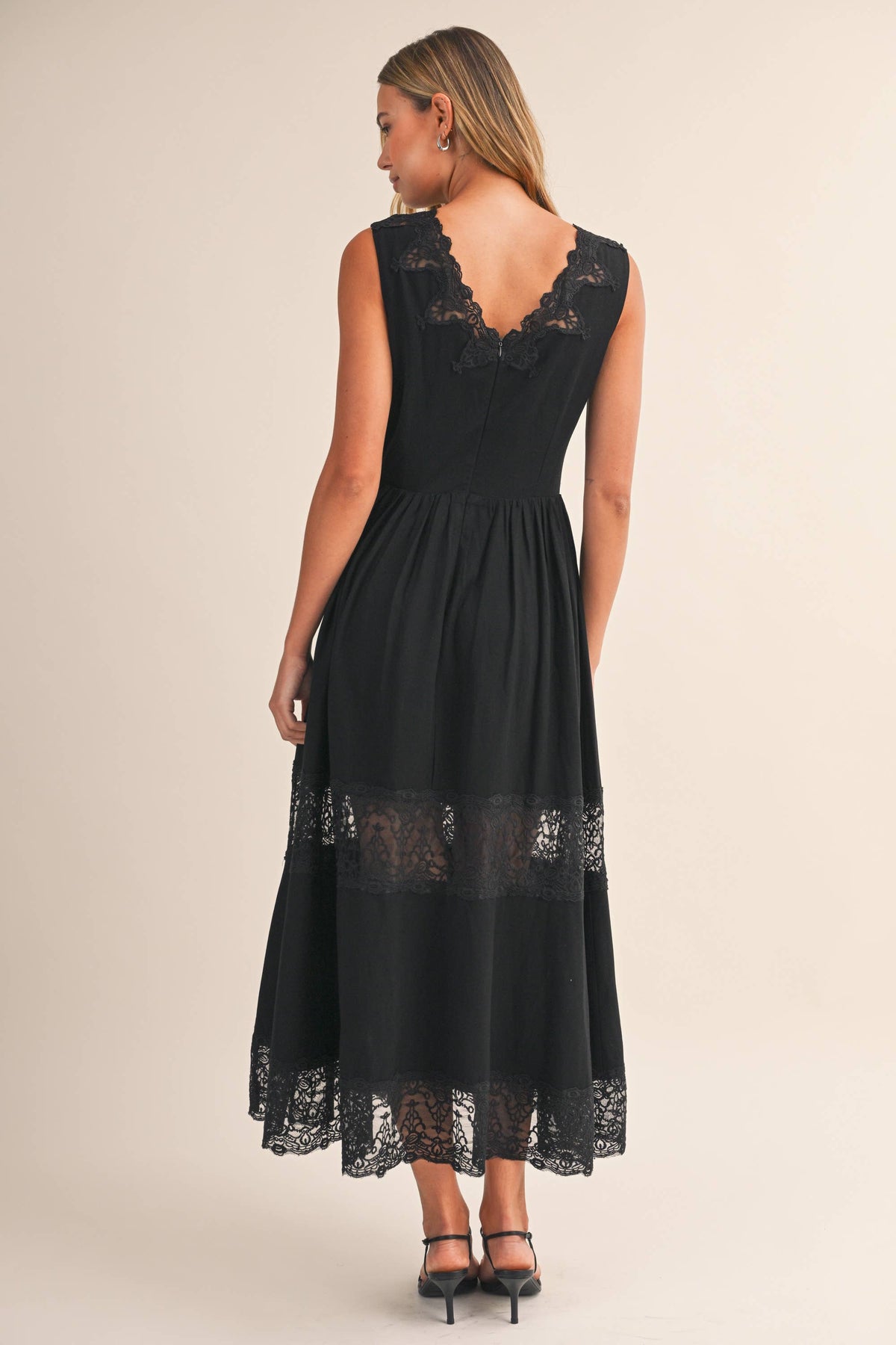 LACE PANEL DETAILED SLEEVELESS V NECK MIDI DRESS