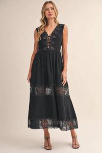 LACE PANEL DETAILED SLEEVELESS V NECK MIDI DRESS