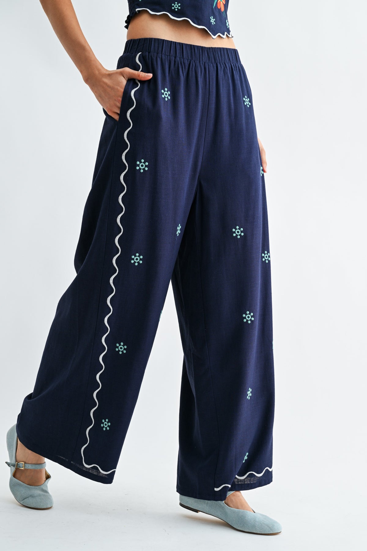 EMBROIDERED TWO-PIECE PANTS SET