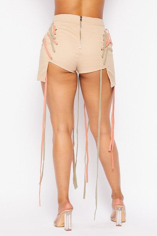 SHOE LACE SHORT - PRIVILEGE 